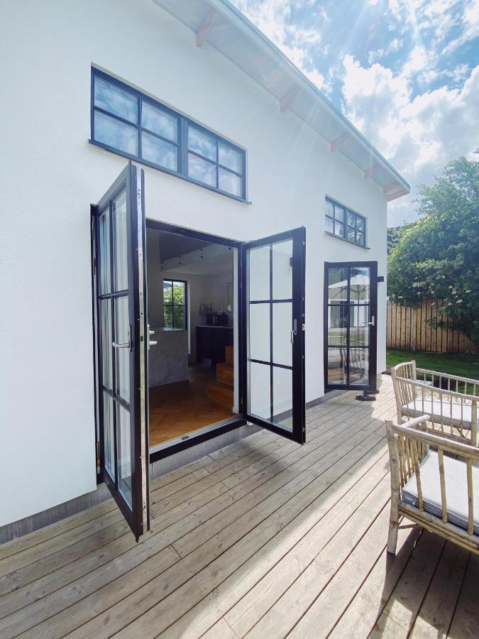 Guesthouse, Not Even A Minute Walk To The Ocean Kullavik 外观 照片